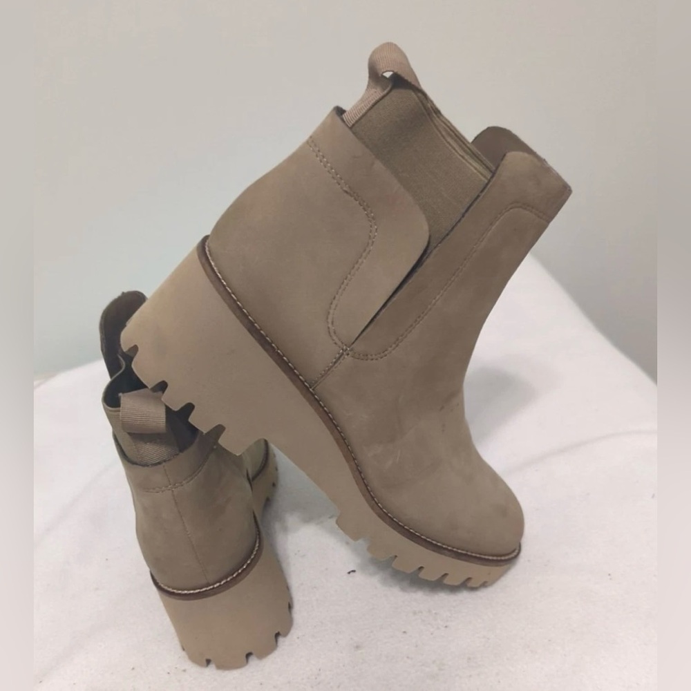Blondo Women's Danika Waterproof Boot Sand Suede Size  7.5